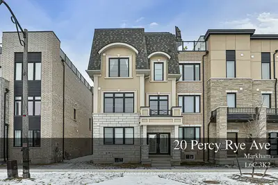 Att/Row/Townhouse in Markham