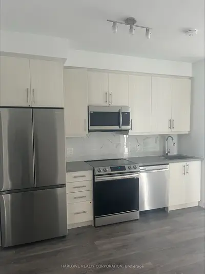 105 Oneida Crescent 1705, Richmond Hill, On L4b 0h6