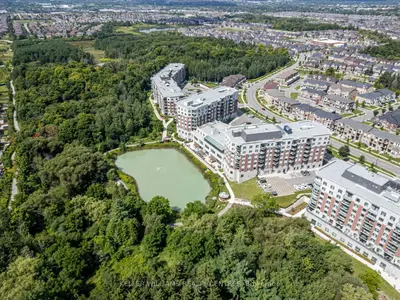 Leasehold Condo in Aurora