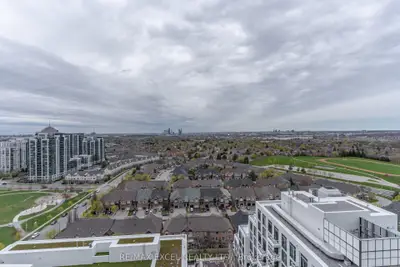 Condo Apartment in Vaughan
