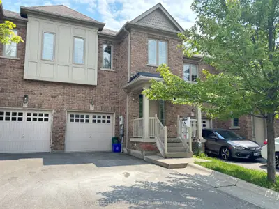 Att/Row/Townhouse in Vaughan