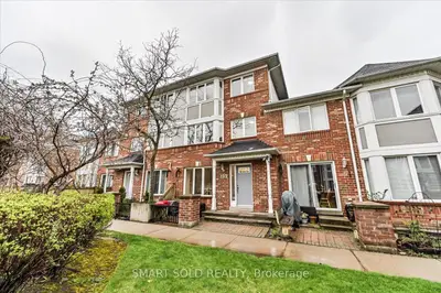 Condo Townhouse in Vaughan