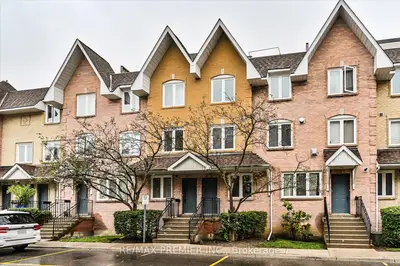 Condo Townhouse in Richmond Hill