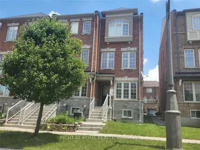 Att/Row/Townhouse in Markham