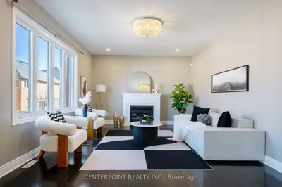 1015 Sherman Brock Circle, Newmarket, On L3x 0b8