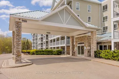Condo Apartment in Newmarket