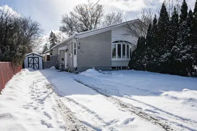 Semi-Detached in Richmond Hill