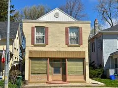90 Wellington Street E 4, Aurora, On L4g 1h8