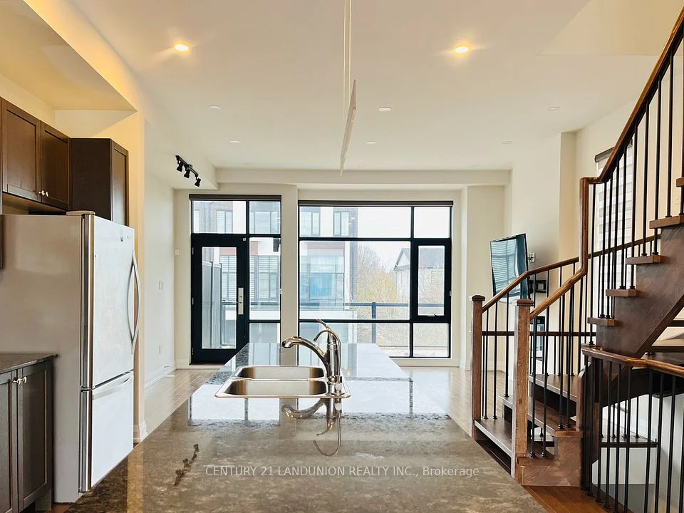 9601 Bathurst Street, Richmond Hill, On L4c 5s9