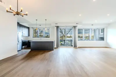 59 Charles Street 10, Newmarket, On L3y 3v7