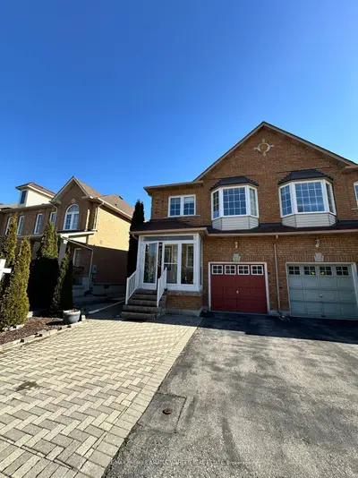 Att/Row/Townhouse in Vaughan
