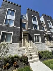 11 Almond Blossom Mews 136, Vaughan, On L4k 0n6