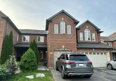 Att/Row/Townhouse in Richmond Hill