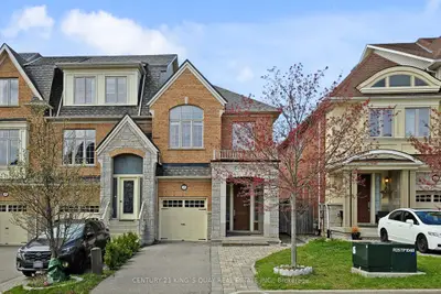 Att/Row/Townhouse in Richmond Hill