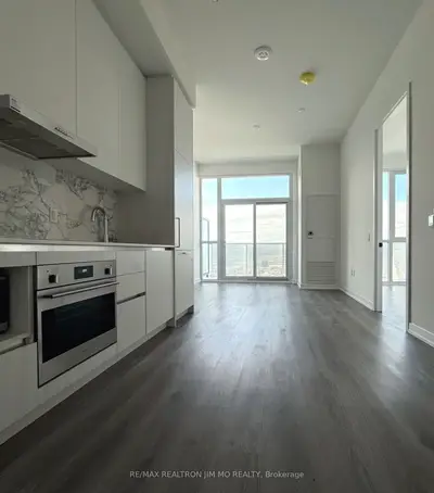 Condo Apartment in Vaughan