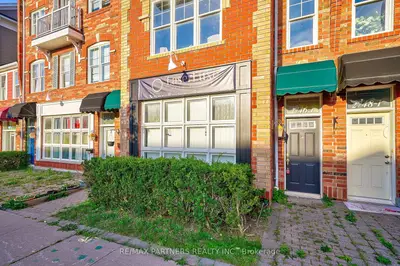 Att/Row/Townhouse in Markham