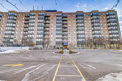 Condo Apartment in Markham