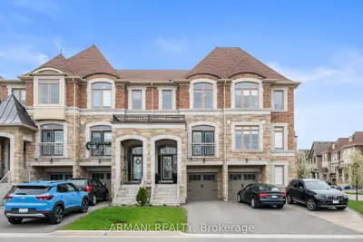 Att/Row/Townhouse in Vaughan
