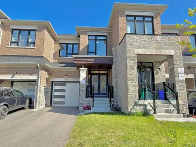 Att/Row/Townhouse in Richmond Hill