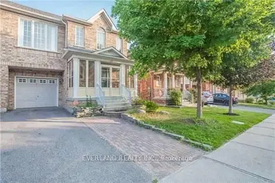 131 Alfred Smith Way, Newmarket, On, L3x 3b8