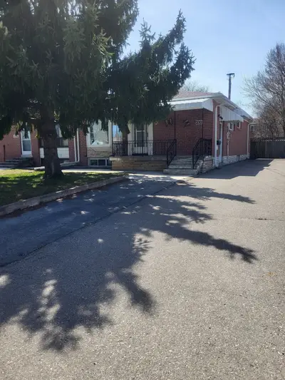 Semi-Detached in Richmond Hill