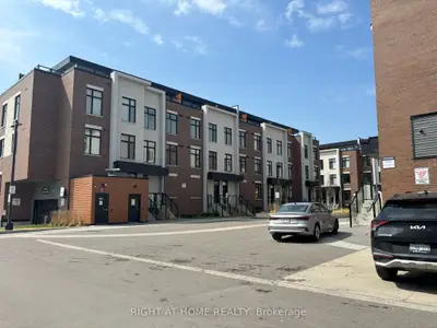 Condo Townhouse in Vaughan