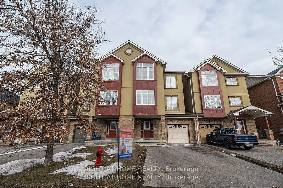 173 Gail Parks Crescent main, Newmarket, ON L3X 3C2