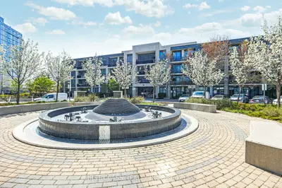 Condo Apartment in Vaughan