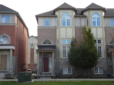 Condo Townhouse in Markham