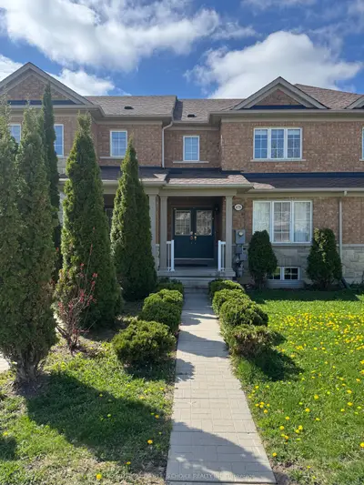 Att/Row/Townhouse in Vaughan