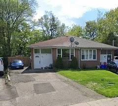 54 Harrison Drive Main, Newmarket, ON L3Y 4P4