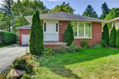 66 Eagle Street, Newmarket, On L3y 1j3