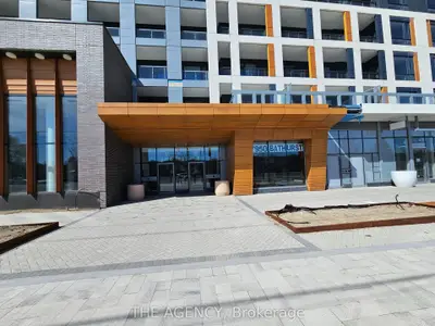 Condo Apartment in Vaughan