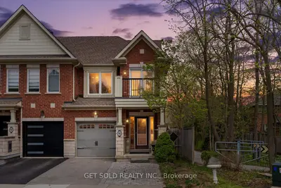 Att/Row/Townhouse in Whitchurch-Stouffville