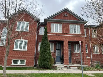 Att/Row/Townhouse in Markham