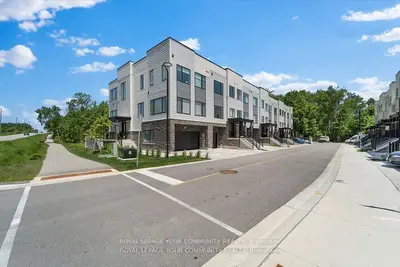 Att/Row/Townhouse in Innisfil