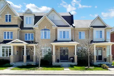 Att/Row/Townhouse in Vaughan