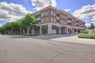 Condo Apartment in Markham