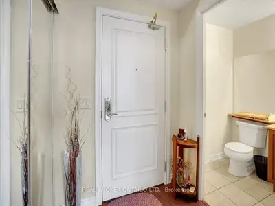 Condo Apartment in Vaughan