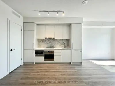 Condo Apartment in Vaughan