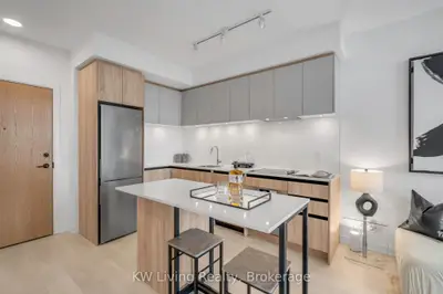 Condo Apartment in Vaughan