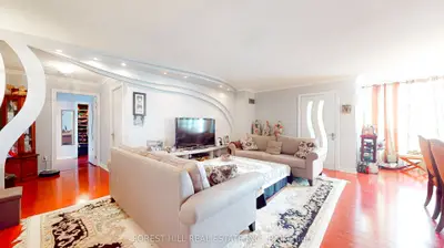 Condo Apartment in Vaughan
