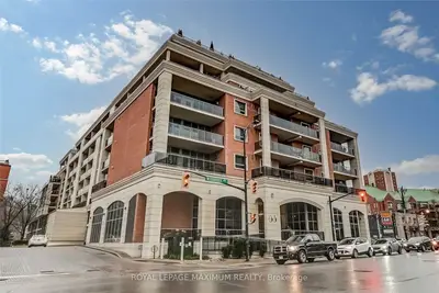 Condo Apartment in Vaughan