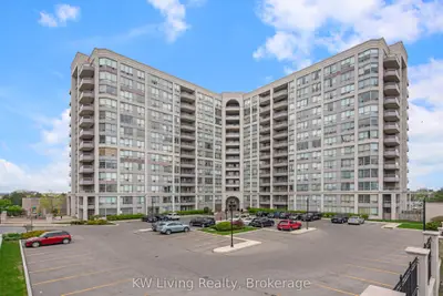 Condo Apartment in Richmond Hill