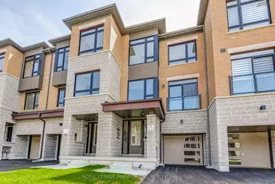 Att/Row/Townhouse in Vaughan
