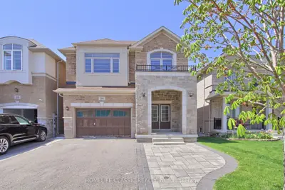 Detached in East Gwillimbury