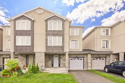 176 Matthew Boyd Crescent, Newmarket, On L3x 3c7