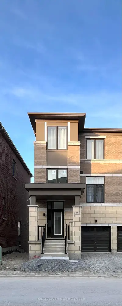 Att/Row/Townhouse in Richmond Hill