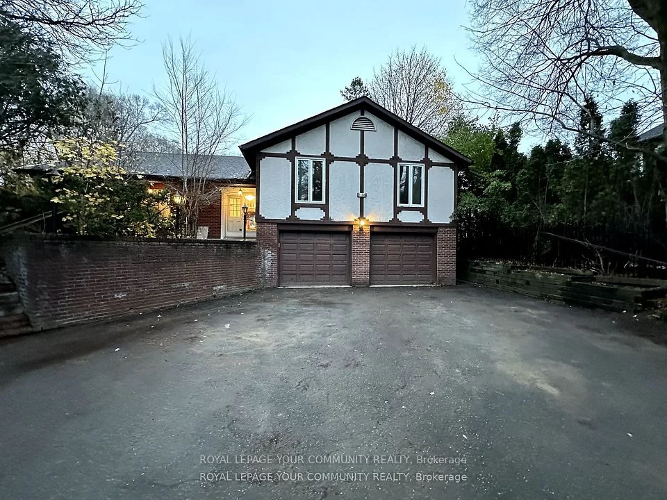136 Arnold Crescent, Richmond Hill, ON L4C 3R8