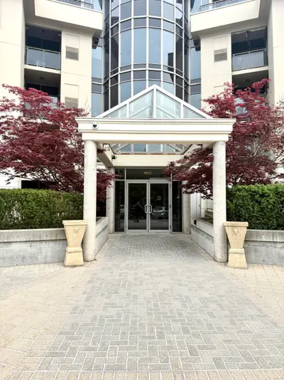 Condo Apartment in Vaughan